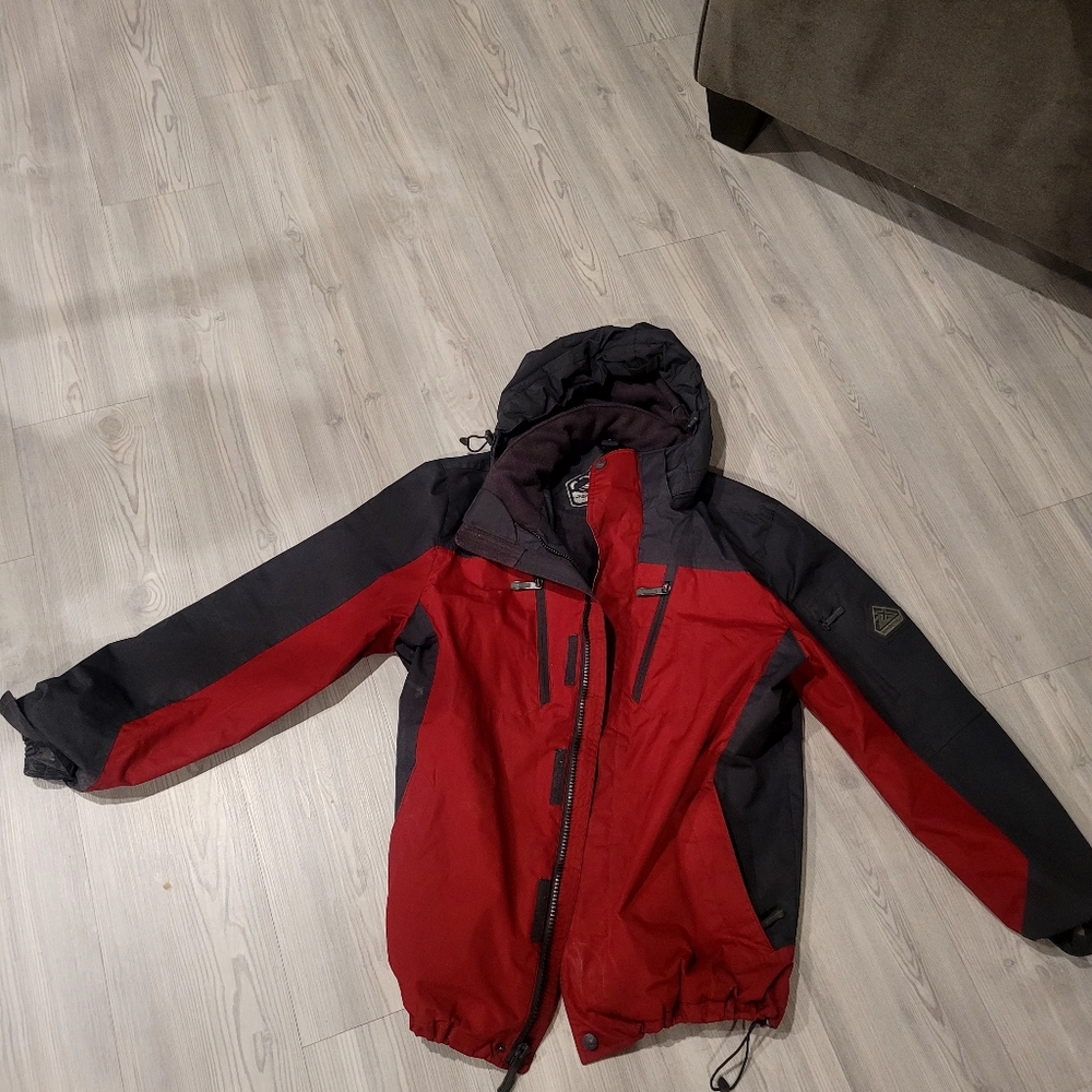 Mens winter jacket fits like large.
